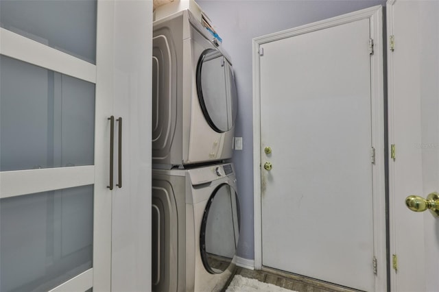 6314 Magnolia Trails Ln, Gibsonton, FL 33534 - washroom with stacked washer / dryer and baseboards