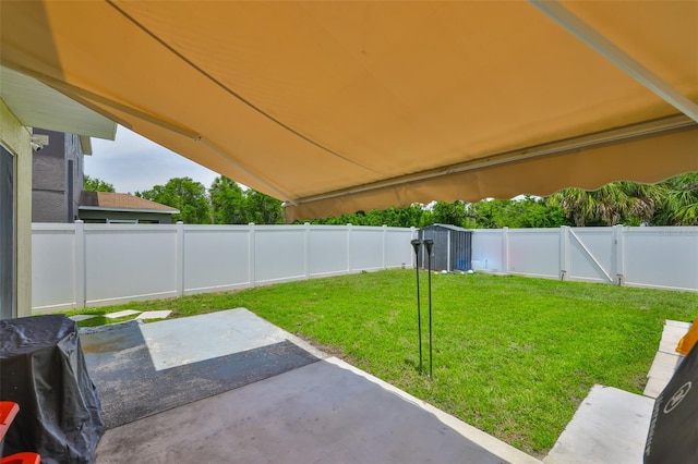 6314 Magnolia Trails Ln, Gibsonton, FL 33534 - fenced backyard with a patio