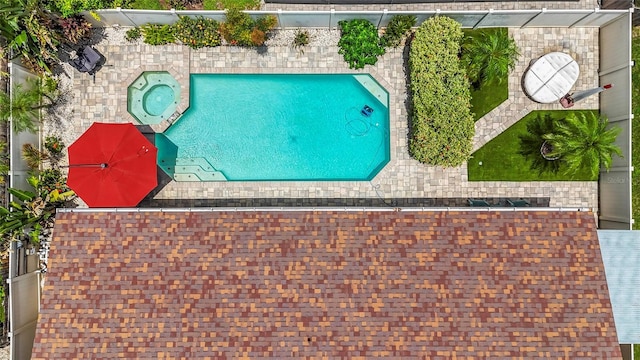 1008 Mallow Way, Brandon, FL 33510 - view of swimming pool with a pool with connected hot tub