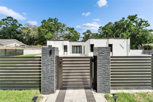 18852 Tracer Dr, Lutz, FL 33549 - gate with a fenced front yard