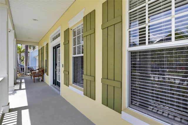 5720 Tortoise Pl, Apollo Beach, FL 33572 - view of covered porch