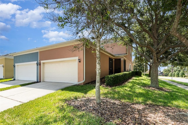 1395 Alston Bay Blvd, Apopka, FL 32703 - view of front of home featuring stucco siding, an attached garage, driveway, and a front lawn
