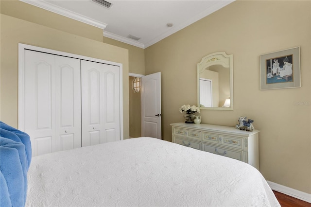 3503 92nd Ave E, Parrish, FL 34219 - bedroom featuring crown molding, a closet, and dark wood finished floors
