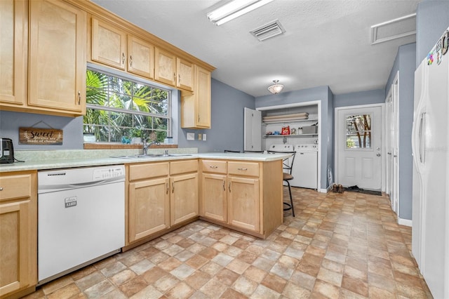 6607 S Merleing Loop, Floral City, FL 34436 - kitchen with white appliances, light brown cabinets, light countertops, and a peninsula