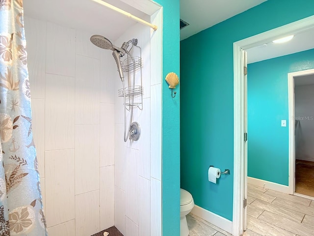 6428 Old Main St, New Port Richey, FL 34653 - bathroom featuring a tile shower and toilet