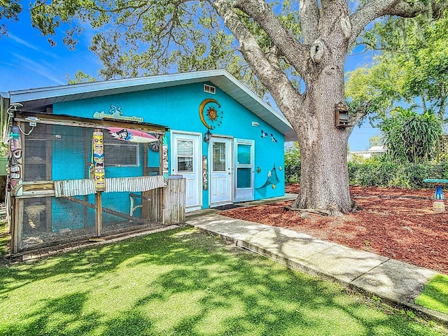 6428 Old Main St, New Port Richey, FL 34653 - view of front of property with a front yard and exterior structure