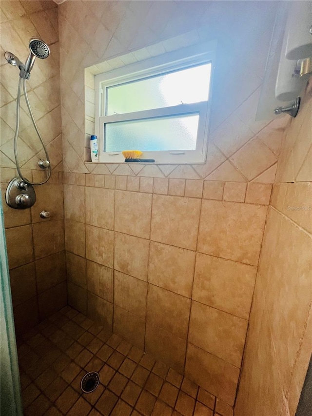 6316 Alaska Ave, New Port Richey, FL 34653 - bathroom featuring tiled shower