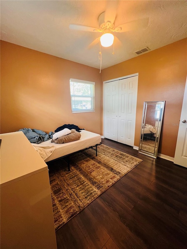 6316 Alaska Ave, New Port Richey, FL 34653 - bedroom featuring wood finished floors, ceiling fan, and a closet