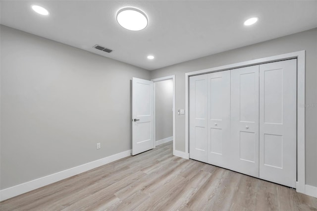 2585 Ridge Ln, Palm Harbor, FL 34684 - unfurnished bedroom with wood finished floors, a closet, and recessed lighting