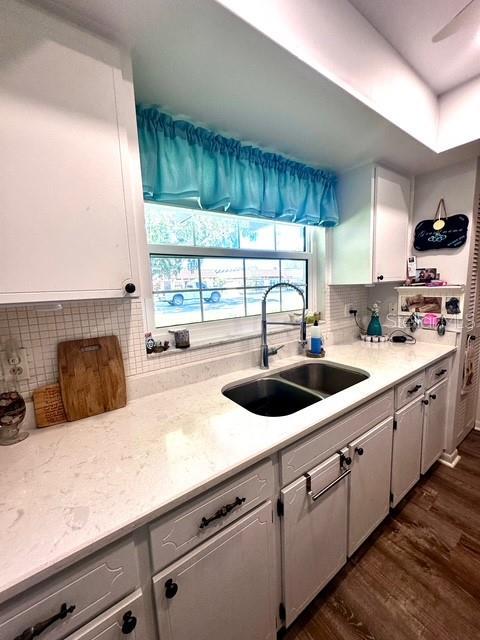 1701 Pinehurst Rd Unit 13C, Dunedin, FL 34698 - kitchen with dark wood-style floors, light countertops, decorative backsplash, and gray cabinets