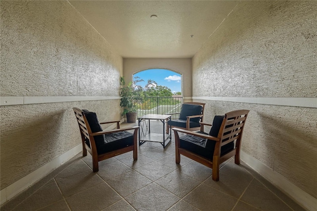 501 Knights Run Ave Unit 1317, Tampa, FL 33602 - living area featuring a textured wall and baseboards