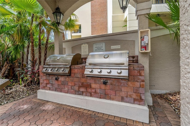 501 Knights Run Ave Unit 1317, Tampa, FL 33602 - view of patio / terrace featuring an outdoor kitchen