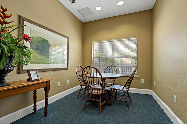 501 Knights Run Ave Unit 1317, Tampa, FL 33602 - dining space with carpet floors and a textured wall