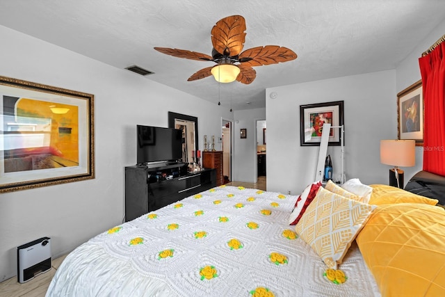 13565 86th Ave, Seminole, FL 33776 - bedroom featuring a ceiling fan