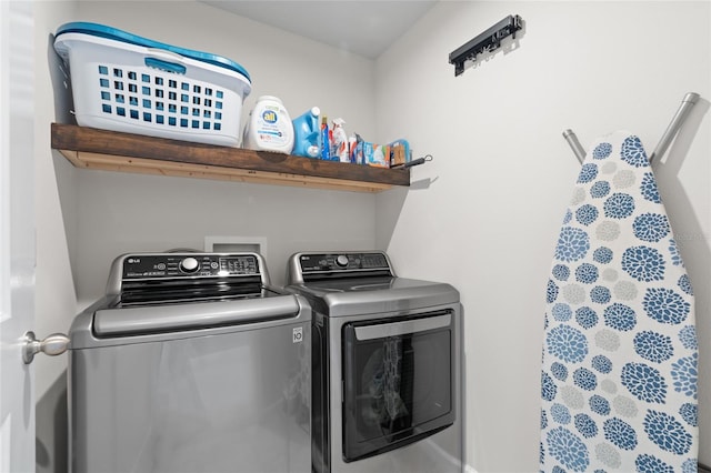 10618 Daybreak Gln, Parrish, FL 34219 - washroom featuring washing machine and dryer