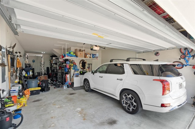 10618 Daybreak Gln, Parrish, FL 34219 - garage featuring a garage door opener