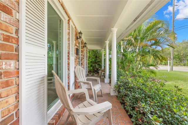 8431 Riverside Dr NE, Saint Petersburg, FL 33702 - photo 3