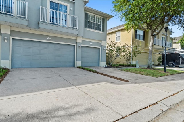 6734 Breezy Palm Dr, Riverview, FL 33578 - townhome / multi-family property featuring an attached garage, stucco siding, and concrete driveway