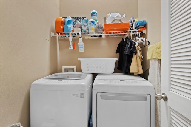 6734 Breezy Palm Dr, Riverview, FL 33578 - laundry room with washing machine and dryer