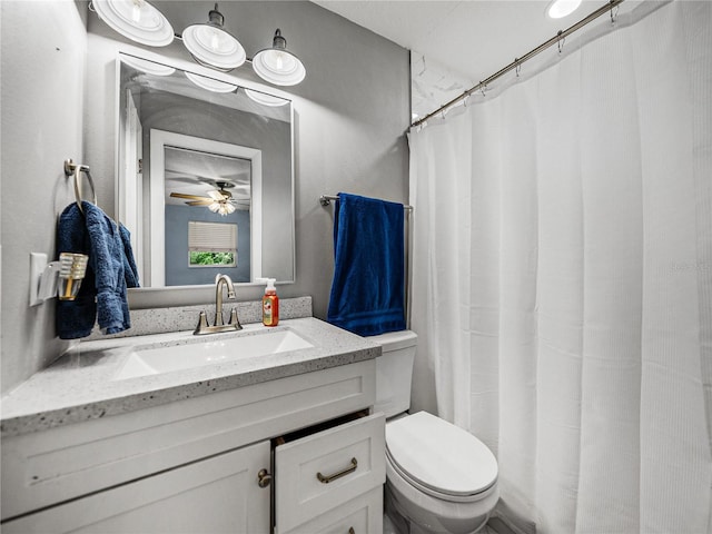 2937 Eagles Nest Rd, Fruitland Park, FL 34731 - bathroom featuring vanity, a ceiling fan, and a shower with curtain