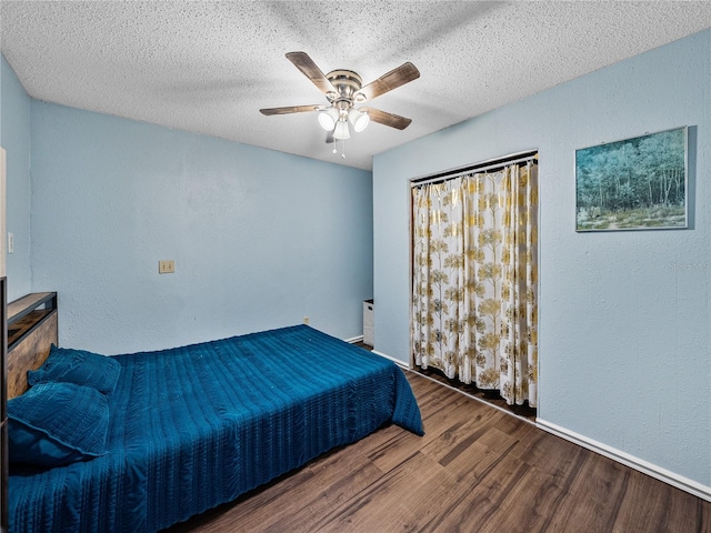 2937 Eagles Nest Rd, Fruitland Park, FL 34731 - bedroom featuring wood finished floors, a ceiling fan, a textured ceiling, and a textured wall