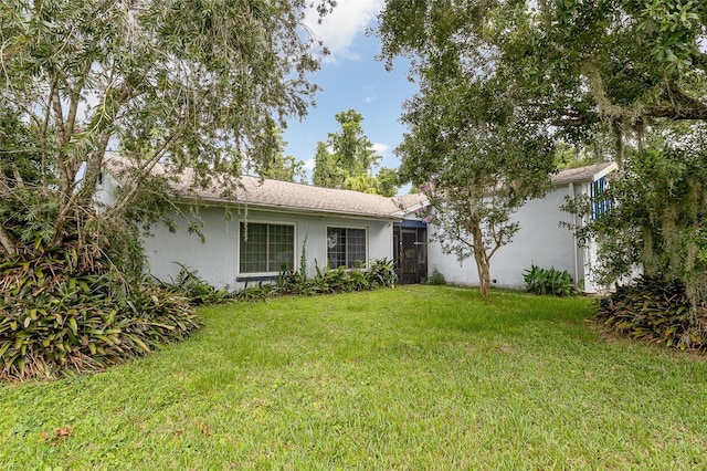 712 Divot Ln, Poinciana, FL 34759 - view of front of property with stucco siding and a front lawn