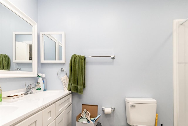 712 Divot Ln, Poinciana, FL 34759 - full bath with double vanity and toilet