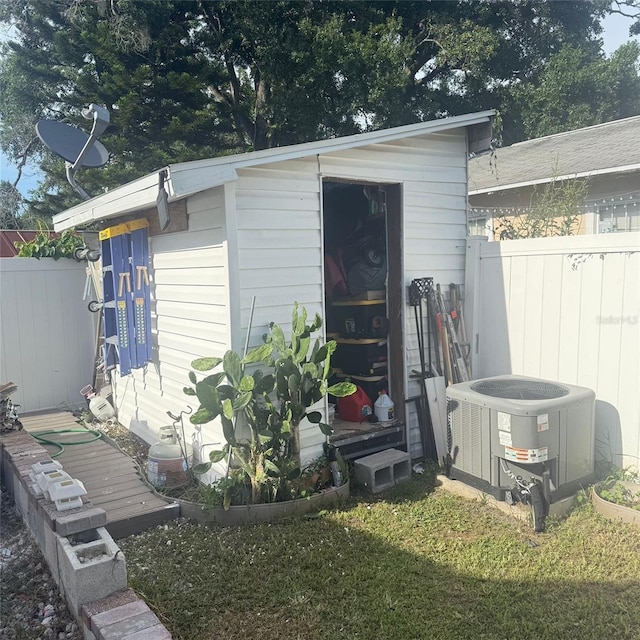 10004 Ethel St, Gibsonton, FL 33534 - view of outbuilding