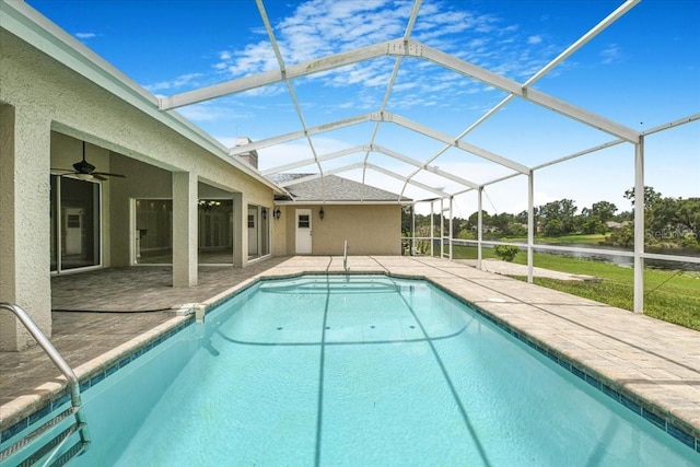 816 Sandringham Ln, Lutz, FL 33549 - swimming pool with a patio area, ceiling fan, and glass enclosure