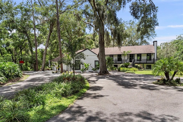 900 Oak Hollow Pl, Brandon, FL 33510 - single story home with a chimney and driveway