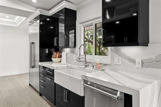 900 Oak Hollow Pl, Brandon, FL 33510 - kitchen featuring dark cabinetry, ornamental molding, dishwasher, light wood-type flooring, and recessed lighting