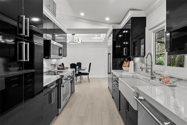 900 Oak Hollow Pl, Brandon, FL 33510 - kitchen featuring stainless steel appliances, dark cabinets, recessed lighting, crown molding, and light wood finished floors