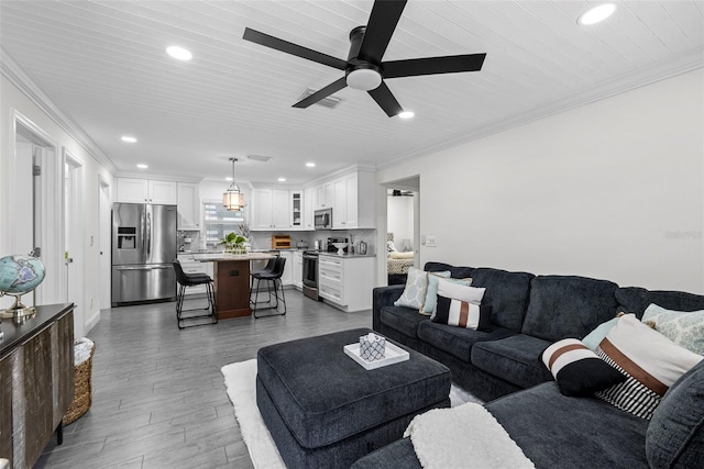 900 Oak Hollow Pl, Brandon, FL 33510 - living room featuring recessed lighting, wood finished floors, ornamental molding, a ceiling fan, and wooden ceiling
