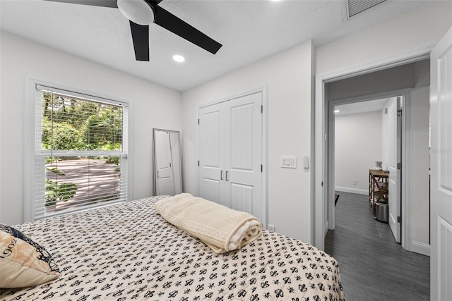 900 Oak Hollow Pl, Brandon, FL 33510 - bedroom with recessed lighting, dark wood-style floors, ceiling fan, and a closet