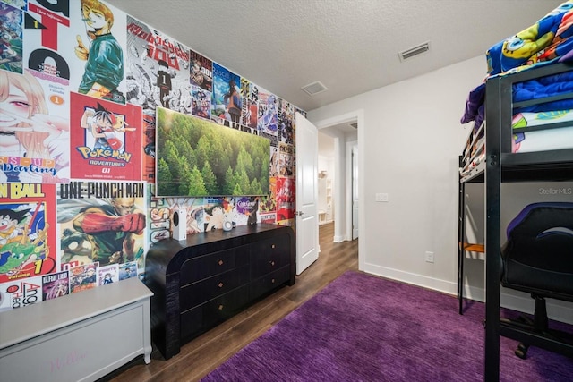 2516 Cobalt Shores Ln, Clearwater, FL 33761 - bedroom featuring wood finished floors and a textured ceiling