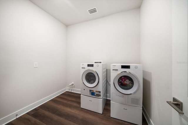 2516 Cobalt Shores Ln, Clearwater, FL 33761 - laundry area with washing machine and dryer and dark wood-style flooring