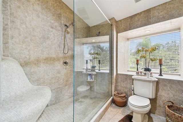 1020 Charles St, Clearwater, FL 33755 - bathroom with a tile shower, tile patterned floors, and tile walls