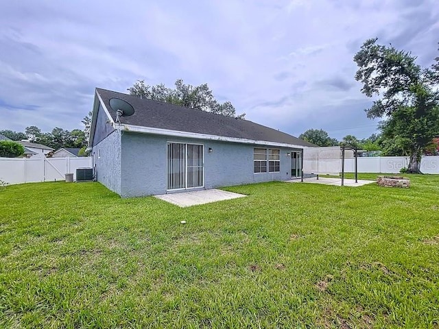 2049 Darlington Oak Dr, Seffner, FL 33584 - back of house featuring a patio area, a fenced backyard, and stucco siding