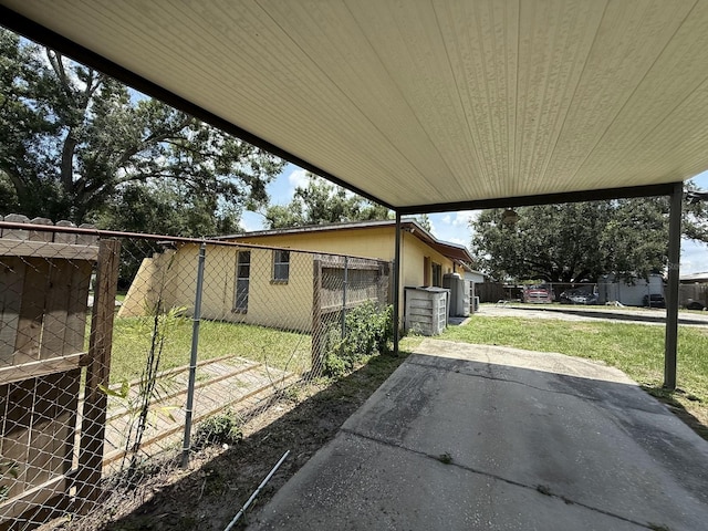 8609 Fish Lake Rd, Tampa, FL 33619 - photo 11
