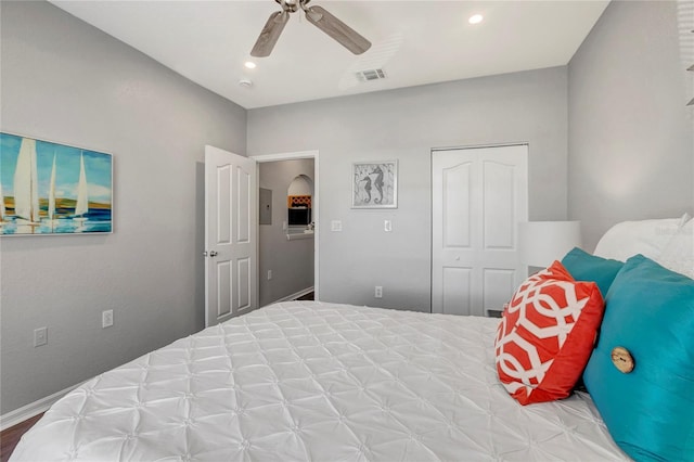 5000 Culbreath Key Way Unit 8-106, Tampa, FL 33611 - bedroom with ceiling fan, a closet, and recessed lighting