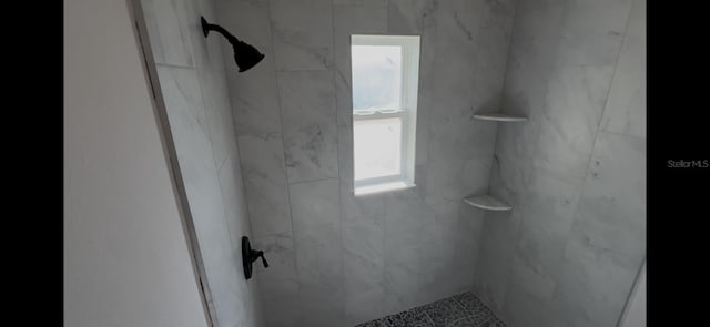 4251 E Walker St, Inverness, FL 34453 - bathroom with a tile shower