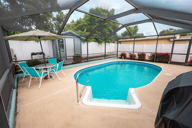 4239 Cardoon Dr, New Port Richey, FL 34653 - view of pool featuring a shed, a patio area, a fenced backyard, a lanai, and outdoor dining space
