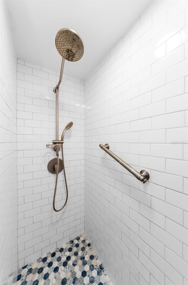3021 Countryside Blvd Unit 28A, Clearwater, FL 33761 - full bathroom with a tile shower