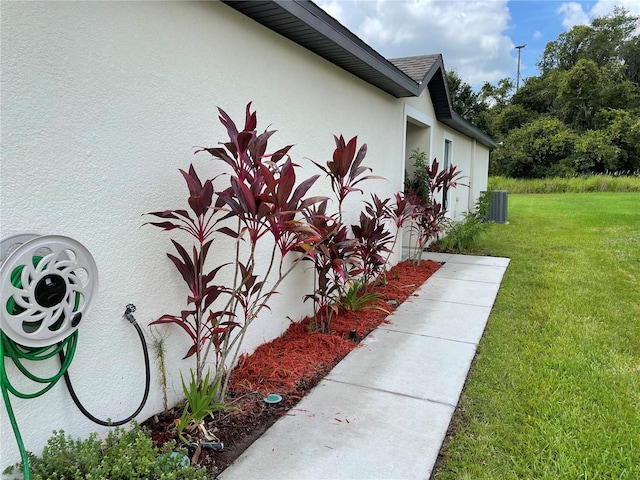 5578 Maggiore Blvd, Lakeland, FL 33805 - view of side of property featuring a yard and stucco siding