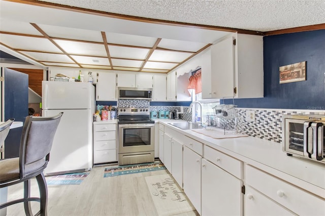 70 Arthur Ln, Winter Haven, FL 33880 - kitchen with stainless steel appliances, tasteful backsplash, and light countertops