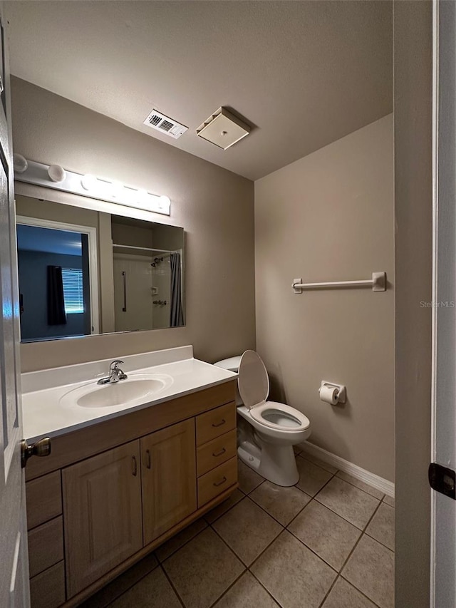 405 Gladstone Pl Unit 0, Sun City Center, FL 33573 - bathroom with vanity, tile patterned floors, and curtained shower