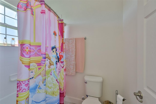6215 Voyagers Pl, Apollo Beach, FL 33572 - full bathroom with toilet and a shower with shower curtain