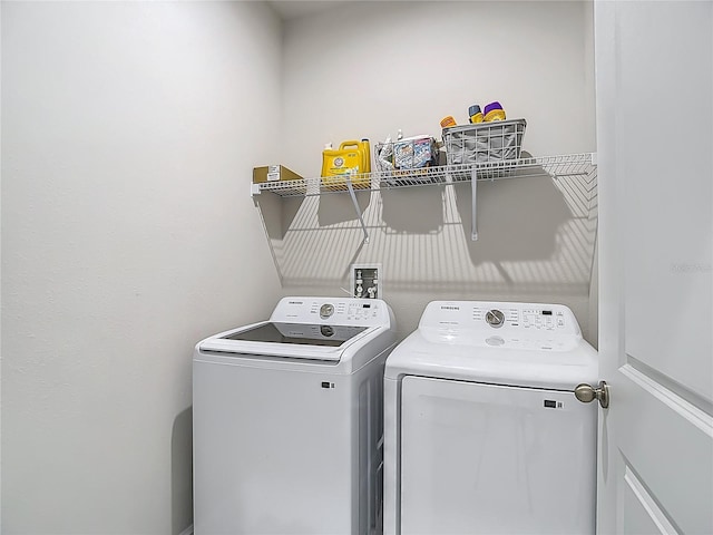 35428 Crescent Creek Dr, Zephyrhills, FL 33541 - laundry room with washing machine and dryer