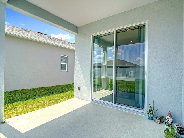35428 Crescent Creek Dr, Zephyrhills, FL 33541 - doorway to property with stucco siding and a patio area