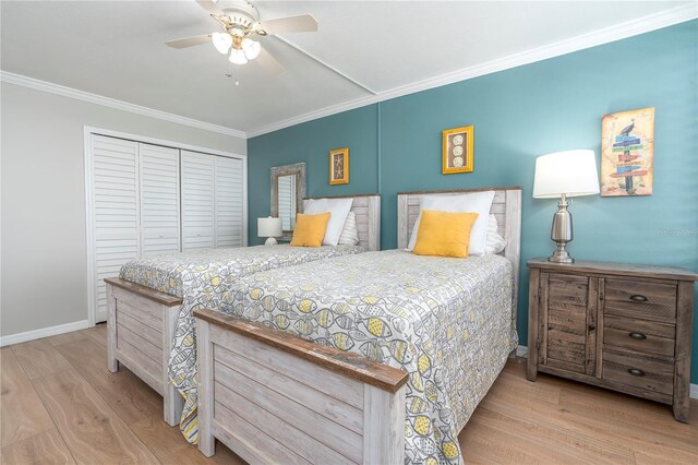 9495 Blind Pass Rd Unit 1103, St Pete Beach, FL 33706 - bedroom featuring wood finished floors, crown molding, a closet, and a ceiling fan